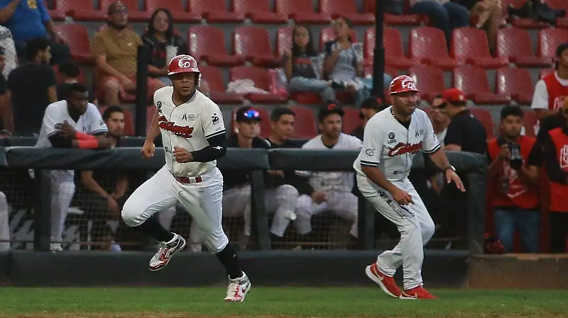 Partido de beisbol del equipo Caliente de Durango 